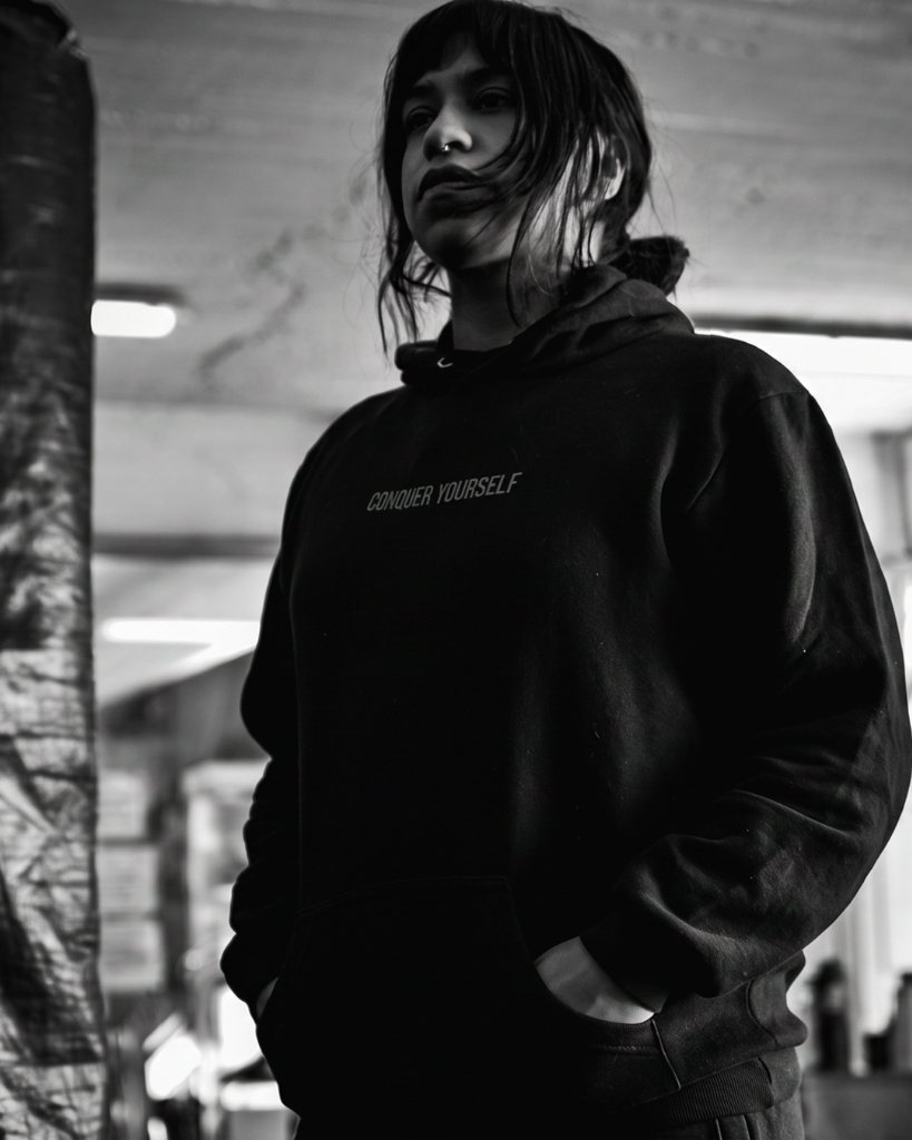 AIM ATTITUDE — CONQUER YOURSELF HOODIE (FEMME)