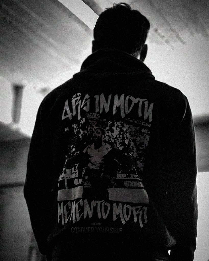 AIM ATTITUDE — MEMENTO MORI HOODIE (SILHOUETTE)